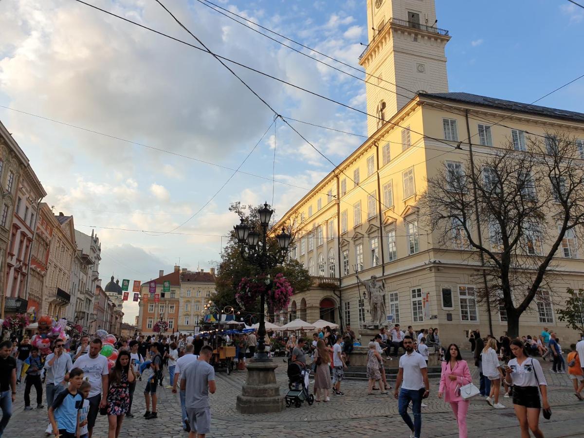 Modern Apartment In The City Center Lviv Eksteriør billede