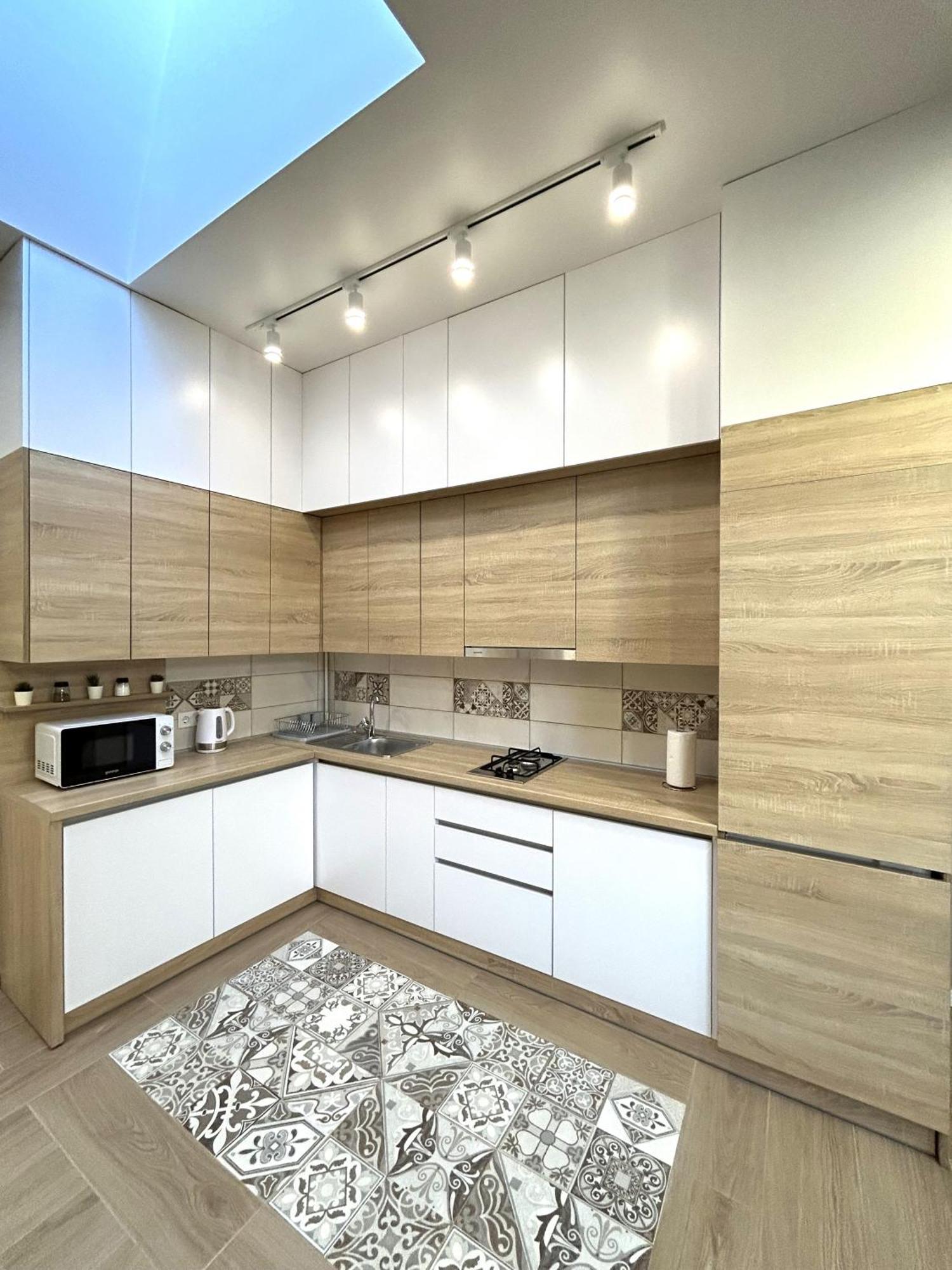 Modern Apartment In The City Center Lviv Eksteriør billede