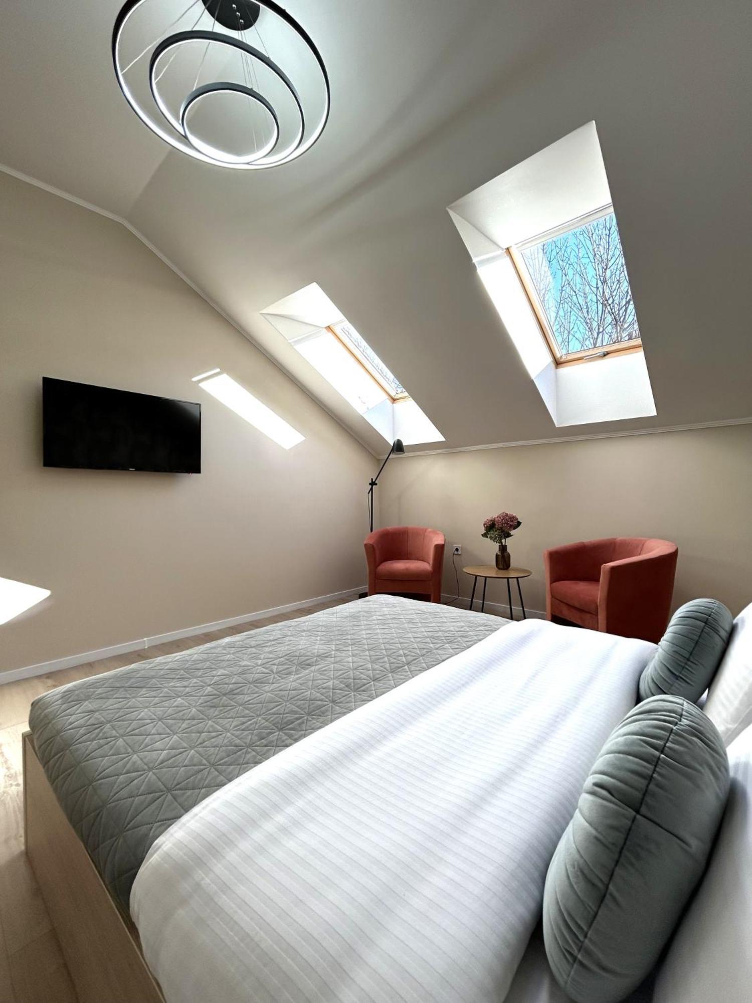 Modern Apartment In The City Center Lviv Eksteriør billede