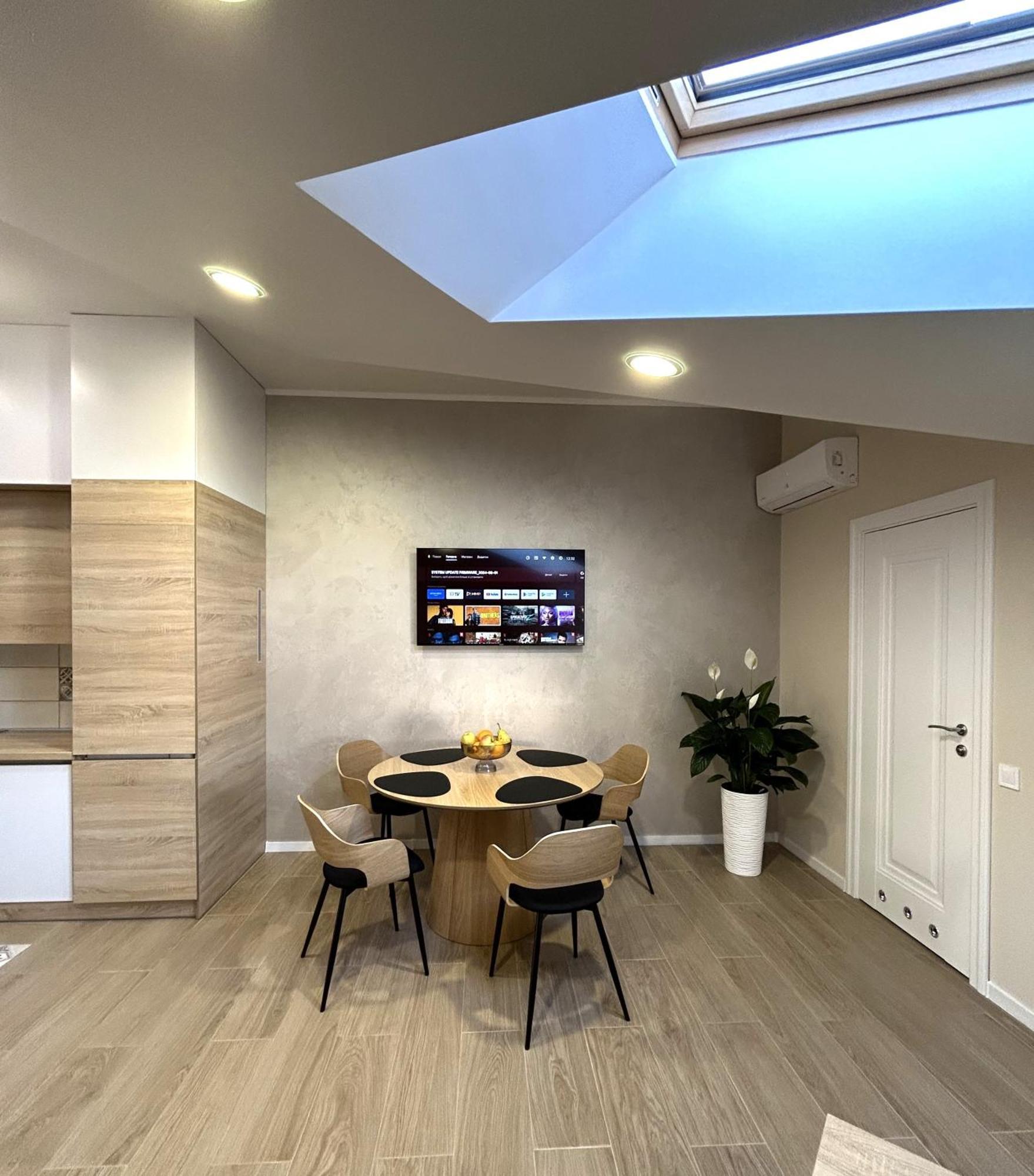 Modern Apartment In The City Center Lviv Eksteriør billede