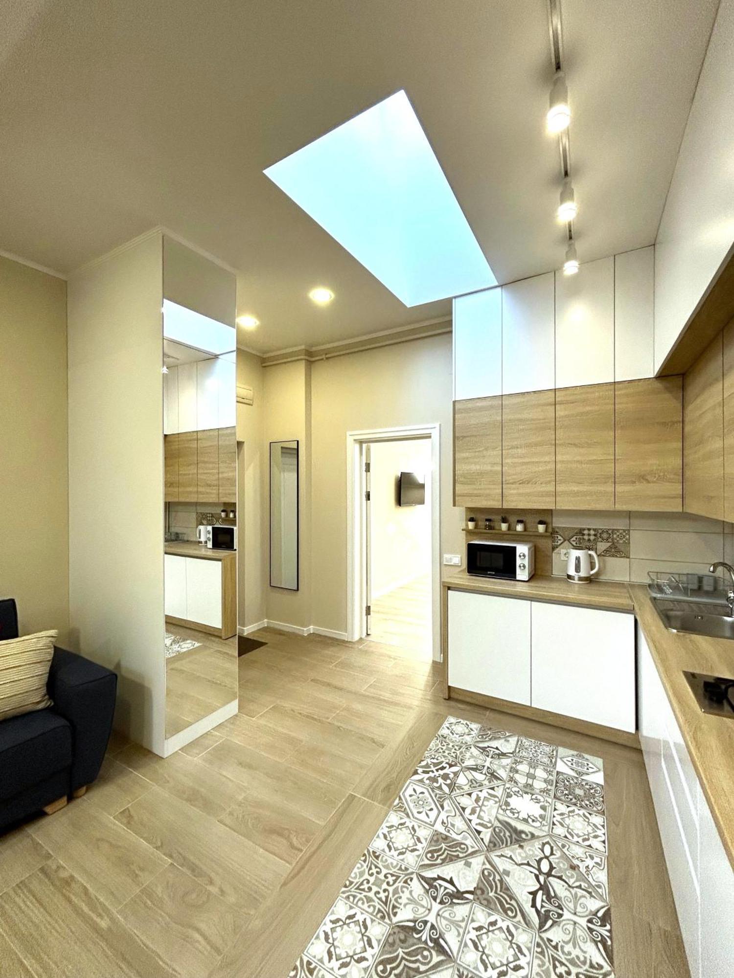 Modern Apartment In The City Center Lviv Eksteriør billede